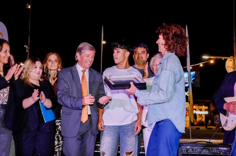 Las Termas homenajeoacute al artista  Carlitos Ariel y su Familia Orquesta