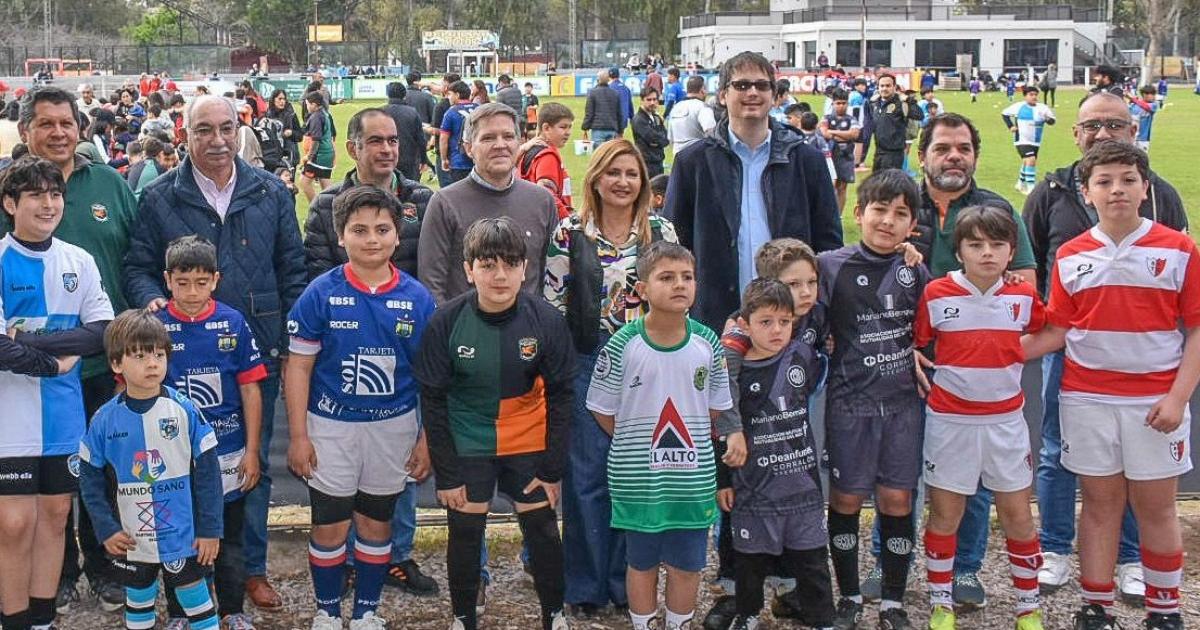 Fuentes y Dapello en la apertura del Encuentro de rugby Pegasito