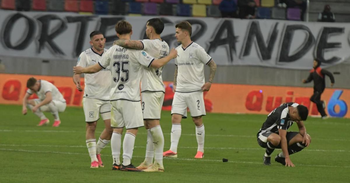 Central Coacuterdoba intentoacute pero no pudo evitar la derrota ante Independiente y sigue perdiendo terreno