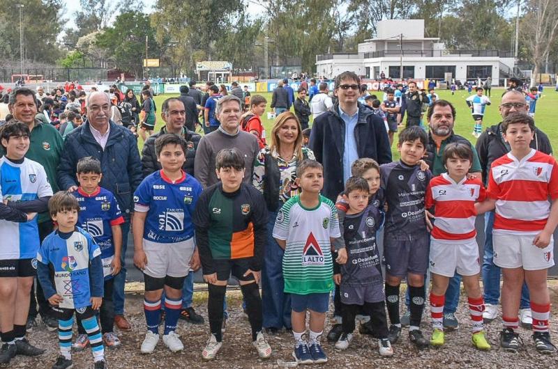 Fuentes y Dapello en la apertura del Encuentro de rugby Pegasito