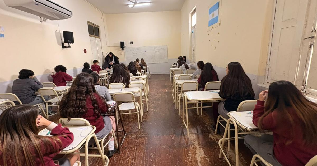 Estudiantes santiaguentildeos participaron de simulacros de exaacutemenes internacionales de Ingleacutes