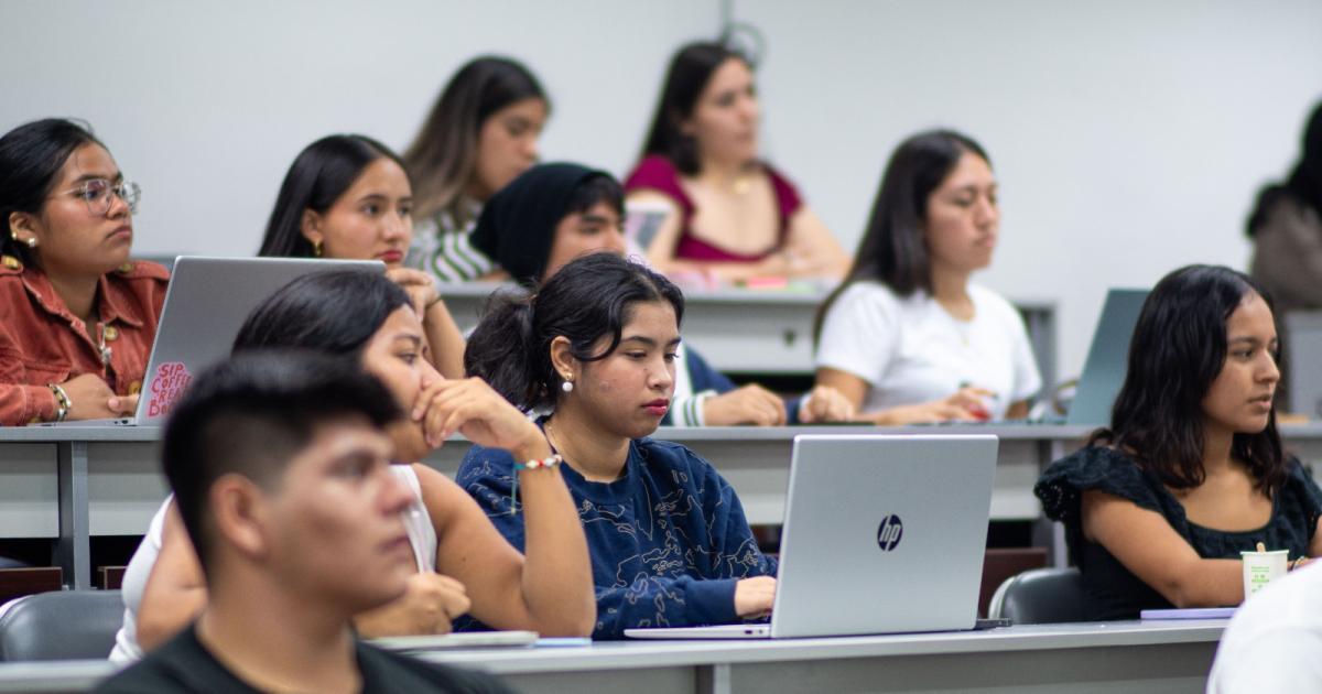 Jóvenes universitarios