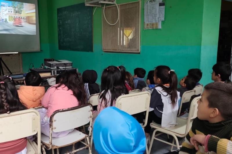 Los alumnos de Cantildeada Escobar disfrutaron de una funcioacuten gratuita del Cine Moacutevil