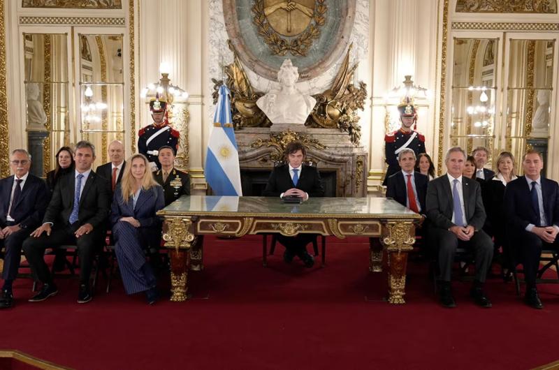Javier Milei volvió a reunir a su Gabinete para definir el rumbo del proyecto legislativo sobre Malvinas y hablar sobre el rumbo de la Economía (Foto- Presidencia)