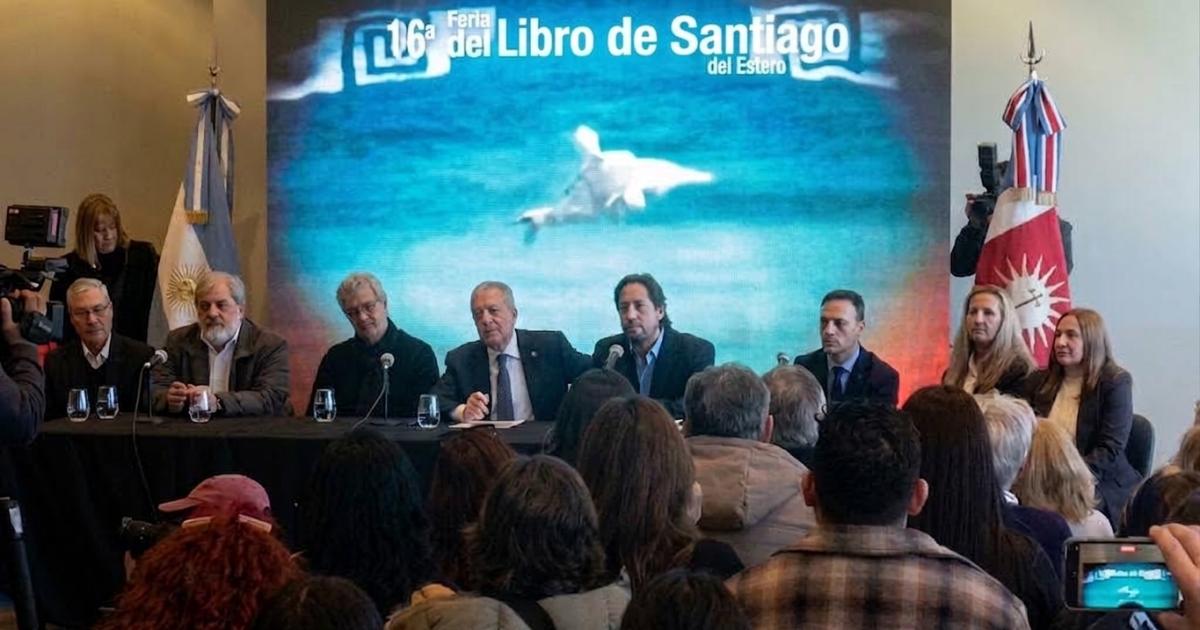 Eliacuteas Suaacuterez lanzoacute oficialmente en Buenos Aires la 16ordf Feria del Libro de Santiago del Estero