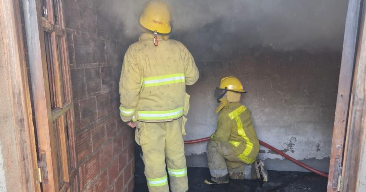 Incendio en el barrio 8 de Abril por un desperfecto eleacutectrico
