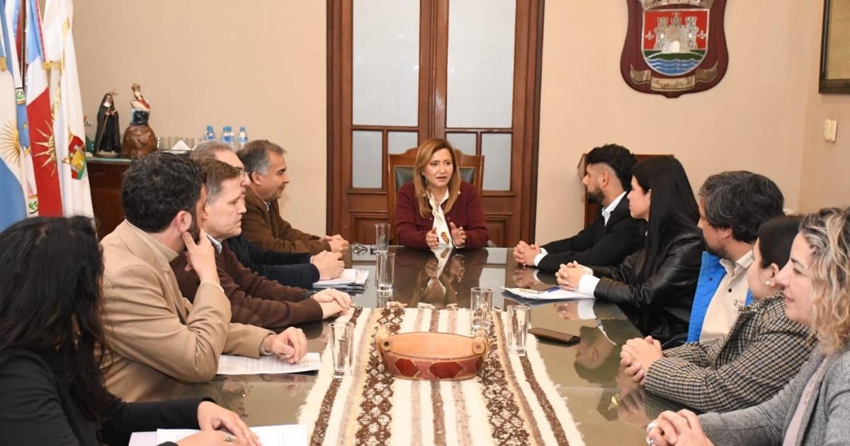 La intendente Fuentes se reunioacute con directivos de una cooperativa de gestioacuten cultural y turiacutestica