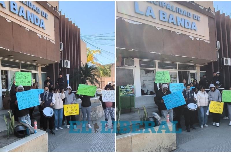 Trabajadores municipales protestaron en la Municipalidad de La Banda por aumentos de sueldos y pase a planta