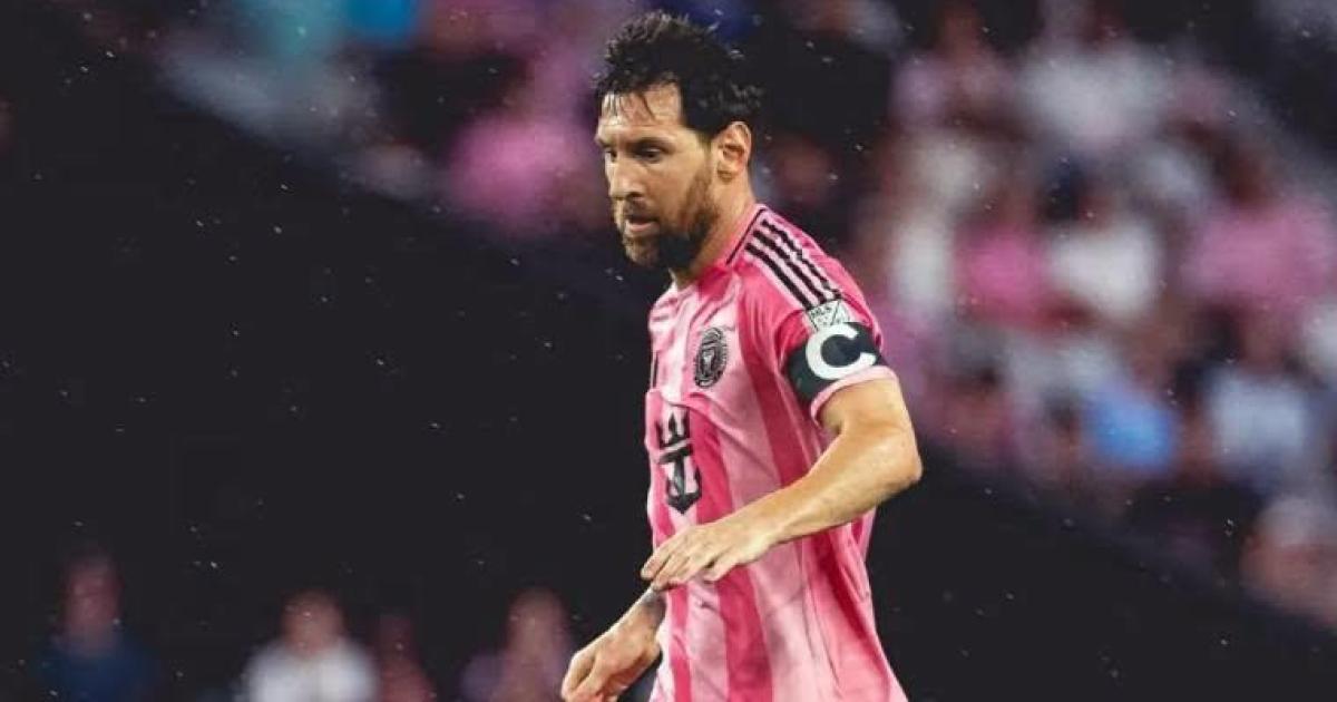 Messi y Lautaro Martiacutenez estaacuten entre los 30 candidatos a ganar el Baloacuten de Oro