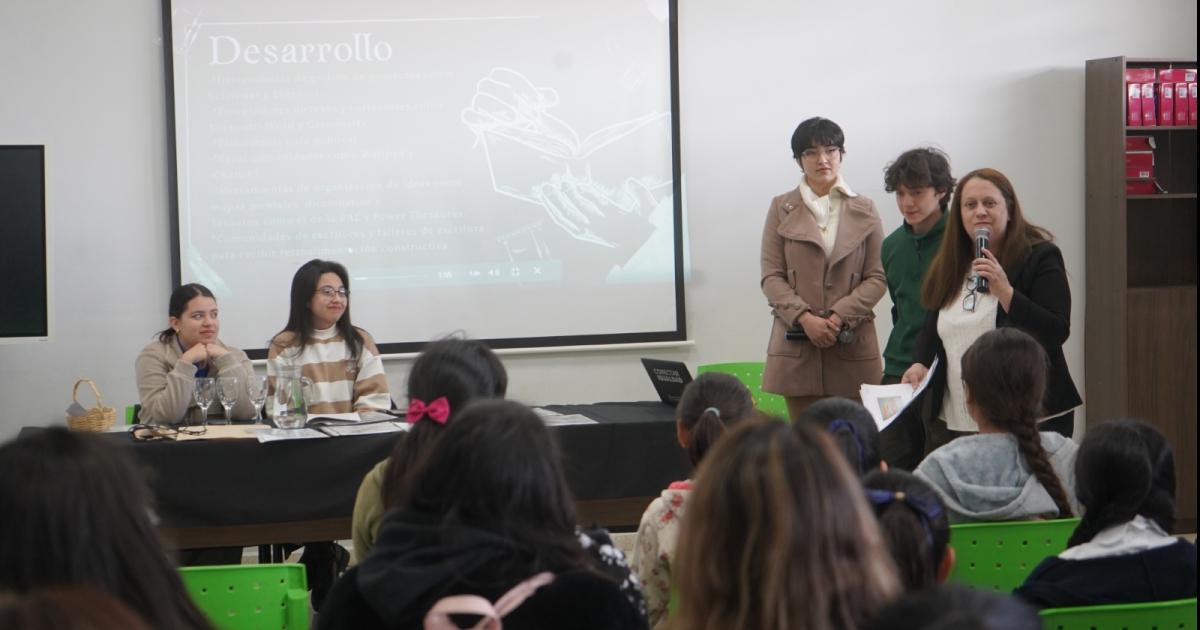 Estudites de comunicacioacuten social presentaron una editorial digital para impulsar a escritores locales