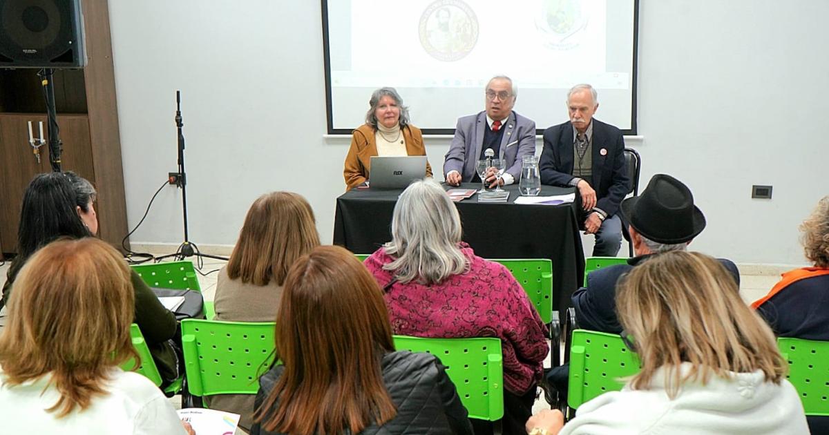 Los Padres Fundadores de la Patria tuvieron su lugar en la Feria Municipal del Libro de La Banda