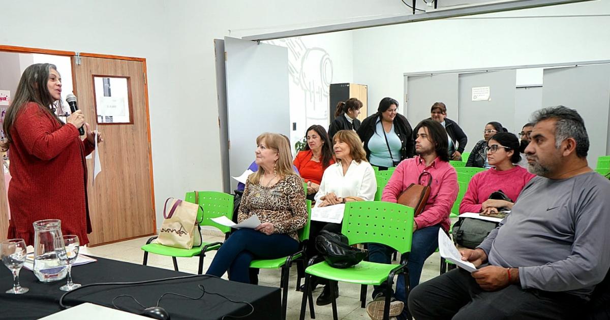 La Banda y sus poetas fue protagonista de la primera jornada de la Feria del Libro