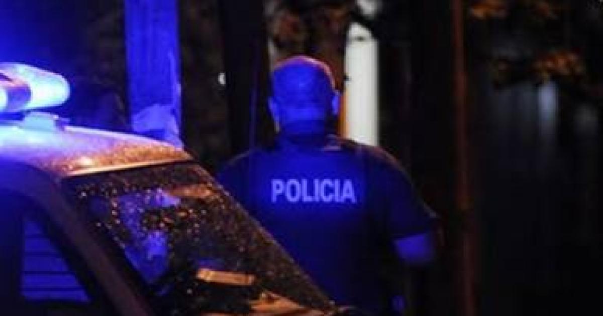 Un joven de 19 antildeos matoacute a tiros a su novia e hirioacute a su suegro tras una fuerte discusioacuten