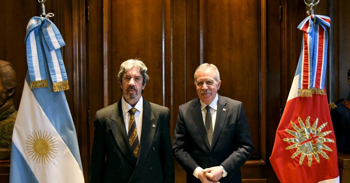 Eliacuteas Suaacuterez recibioacute a destacados juristas de Brasil y Paraguay en Casa de Gobierno