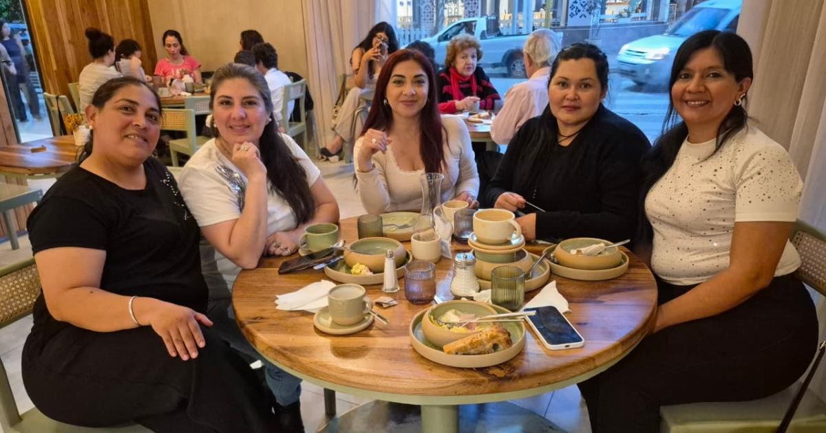 EL BUEN HAacuteBITO DE COMPARTIR MOMENTOS