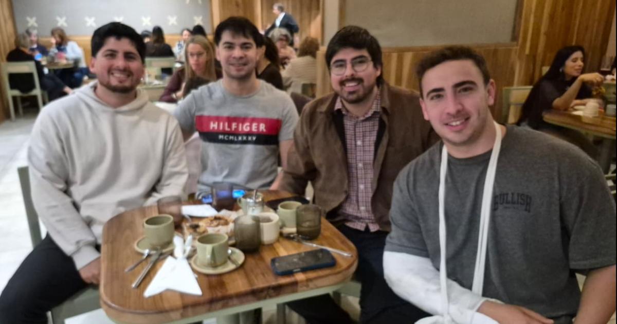EL BUEN HAacuteBITO DE COMPARTIR MOMENTOS
