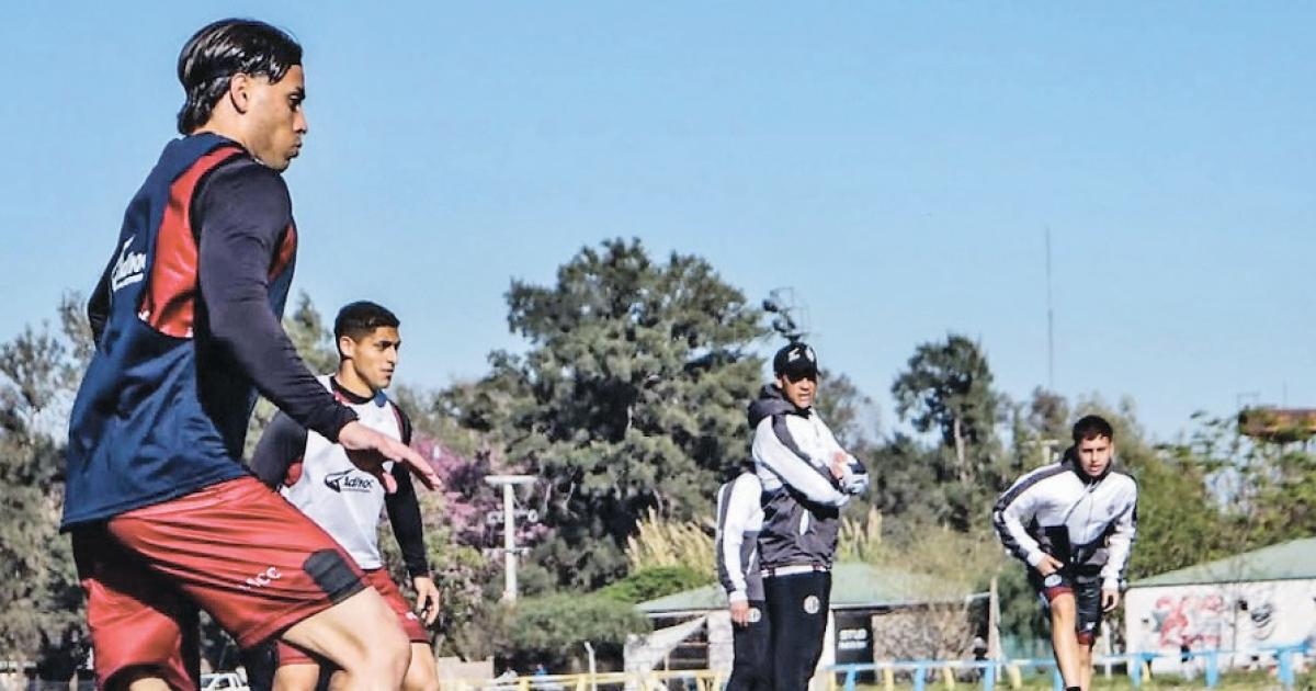 ENTRENAMIENTO El plantel se entrenó ayer en el predio de la nueva Secretaría de Deportes