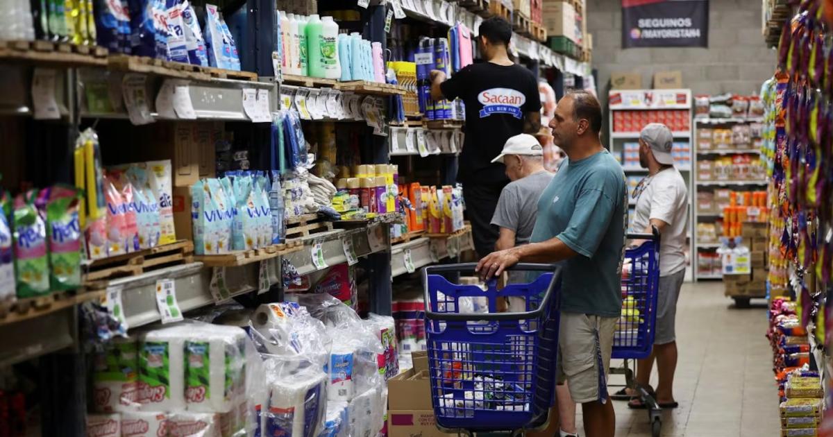 El INDEC difundió el dato de inflación de agosto y el acumulado en lo que va del año (Foto- REUTERSAgustin Marcarian)