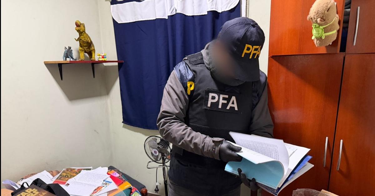 Quilmes- allanaron la casa de un menor acusado de planificar un tiroteo escolar con ayuda de ChatGPT