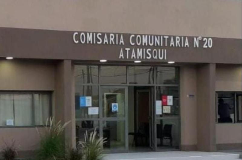 Dramaacutetico- hallan a un joven ahorcado policiacuteas le practican RCP y logran salvarle la vida