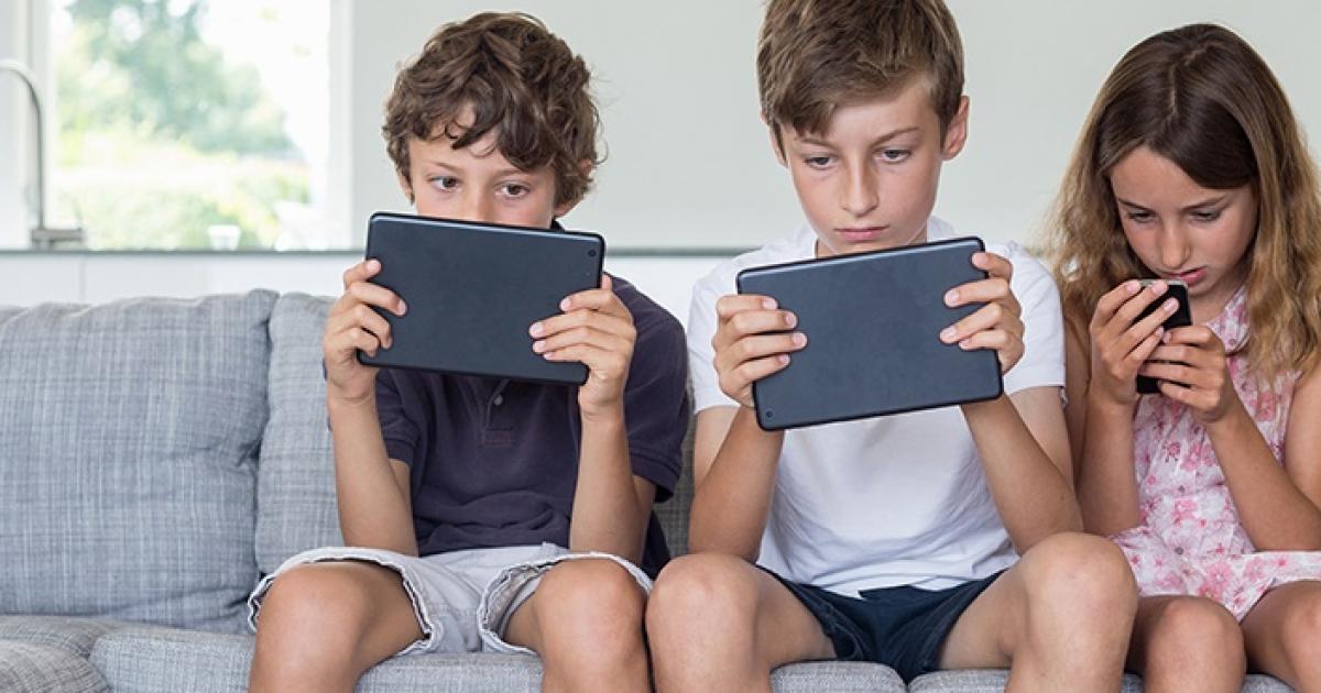 El exceso de pantallas en nintildeos y adolescentes- cuando la tecnologiacutea empieza a afectar la salud