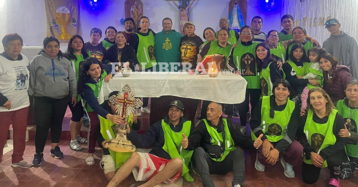 Cientos de peregrinos arribaron a Villa Mailín para participar de la Fiesta Chica (Foto El Liberal)