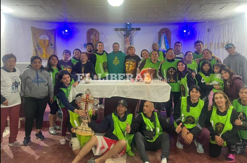 Cientos de peregrinos arribaron a Villa Mailín para participar de la Fiesta Chica (Foto El Liberal)
