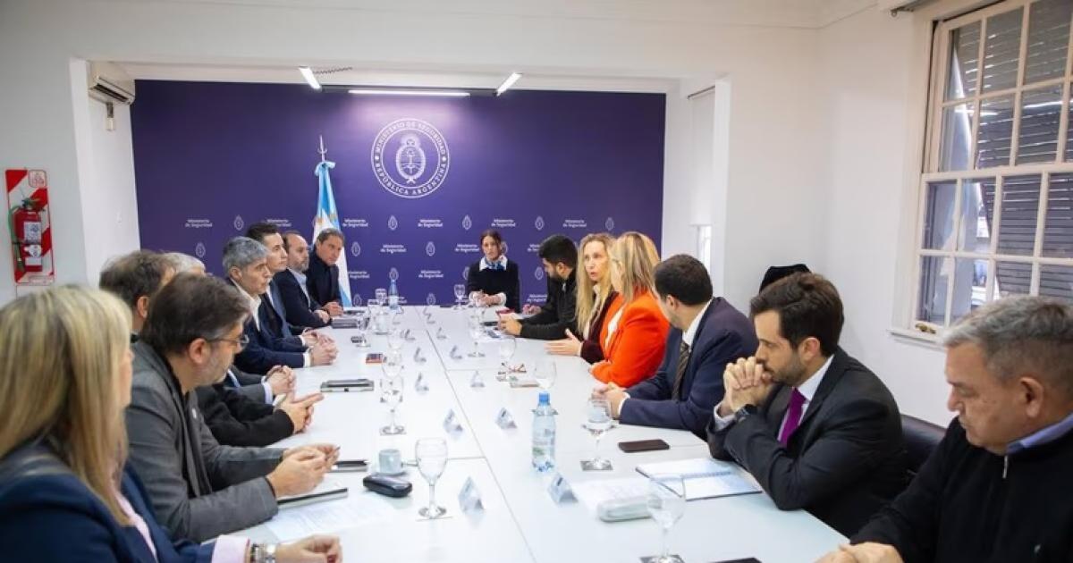 Karina Milei con legisladores Foto- Presidencia