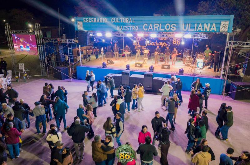 Con gran fervor popular la localidad de Sachaacuteyoj celebroacute sus 86 antildeos
