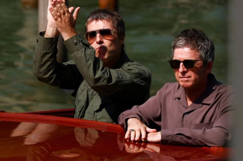 Liam y Noel Gallagher llegando al Festival de Cine de Venecia