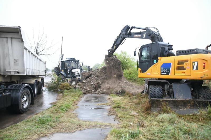 Mantenimiento del desagüe ubicado sobre calle Franklin Moyano