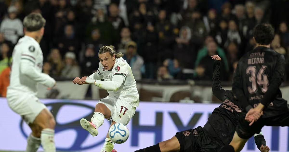 Agustín Canobbio marcó el gol que le dio la clasificación a Fluminense ante Platense JUAN MABROMATA - AFP