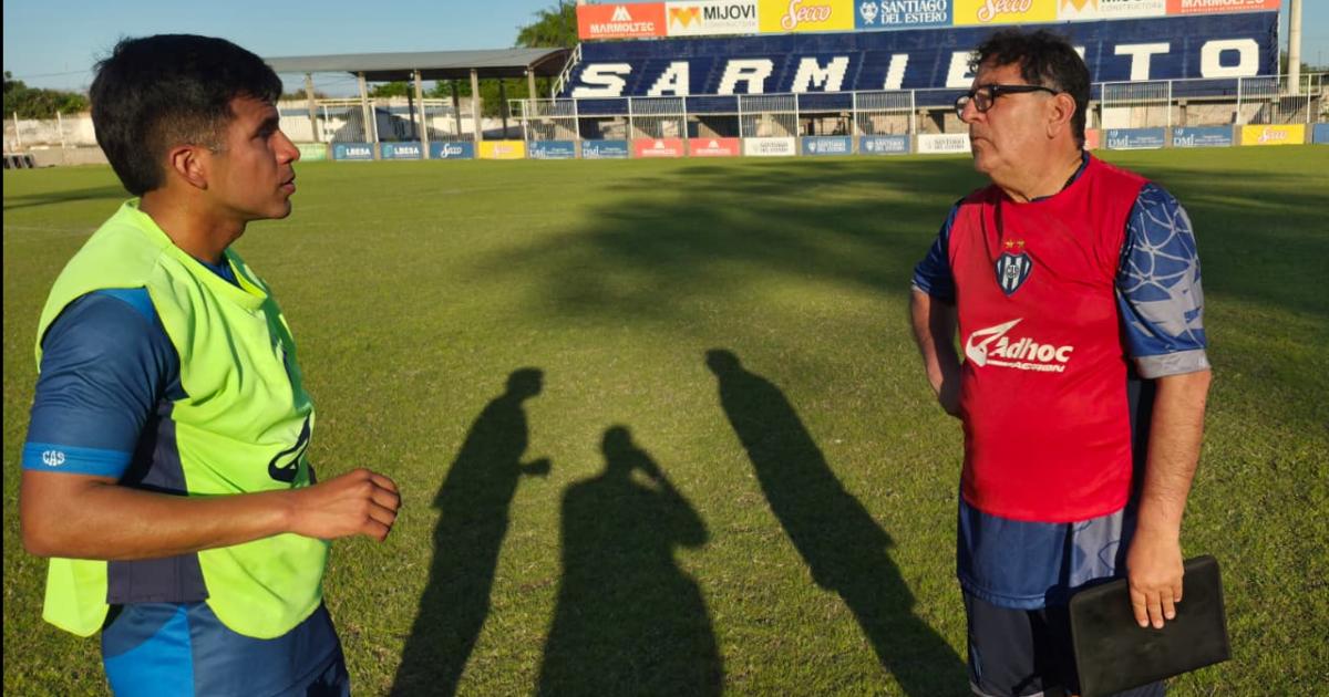 Julio Diacuteaz asumioacute como nuevo entrenador de Sarmiento y dirigioacute su primera praacutectica