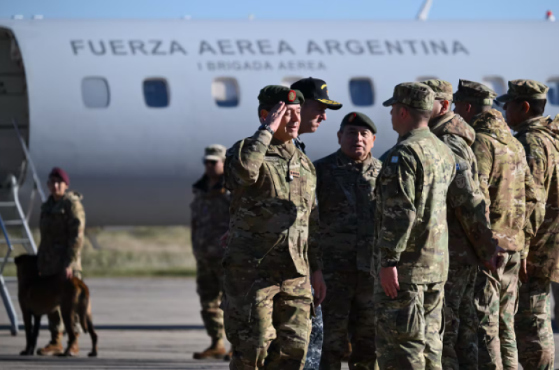 Carlos Presti ministro de Defensa (Foto- AFP - Luis Robayo)