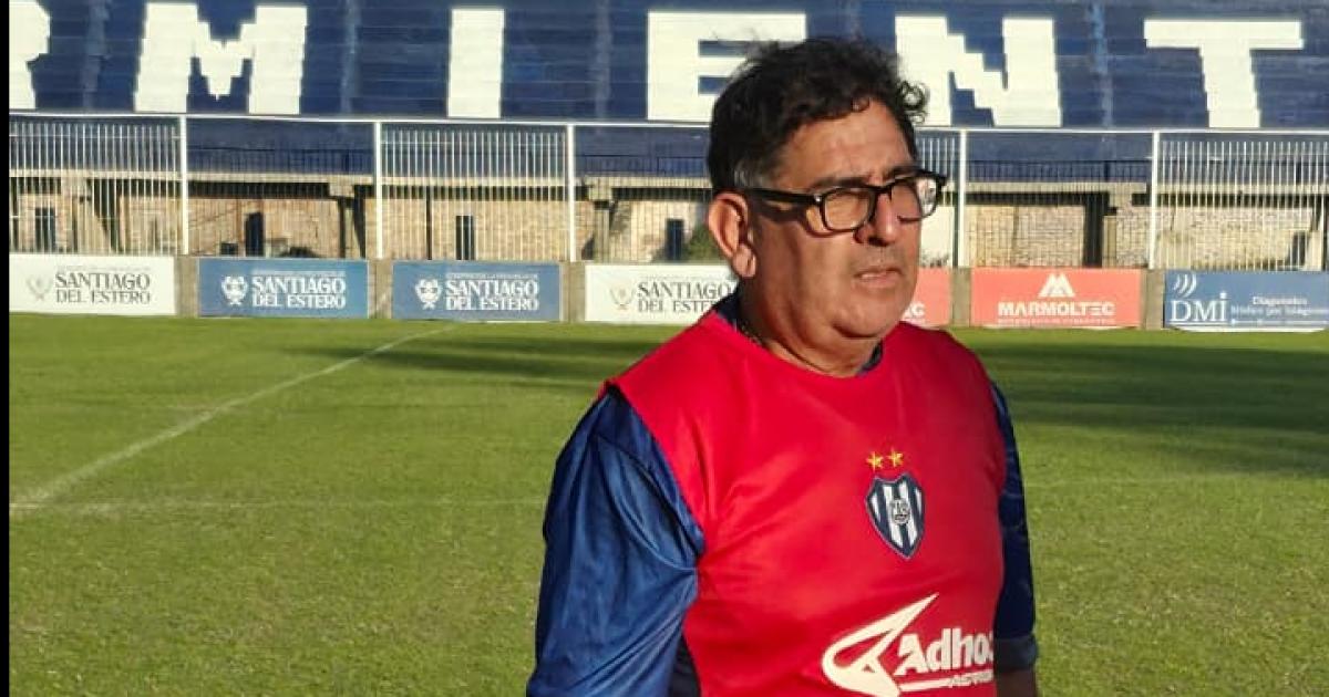 Julio Diacuteaz asumioacute como nuevo entrenador de Sarmiento y dirigioacute su primera praacutectica