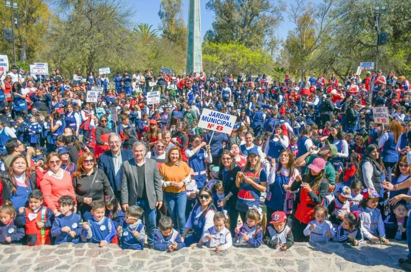 La intendente Fuentes destacó la jornada recreativa de m�s de 2000 alumnos de los jardines de infantes municipales