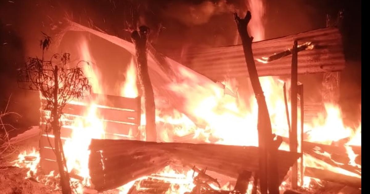 Prendioacute fuego a la casa de su ex una empleada municipal para matarla