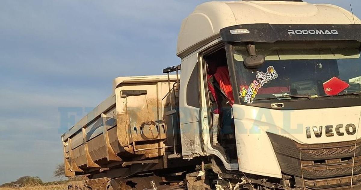 Choque entre una camioneta y un camioacuten sobre la Ruta 89 dejoacute un herido