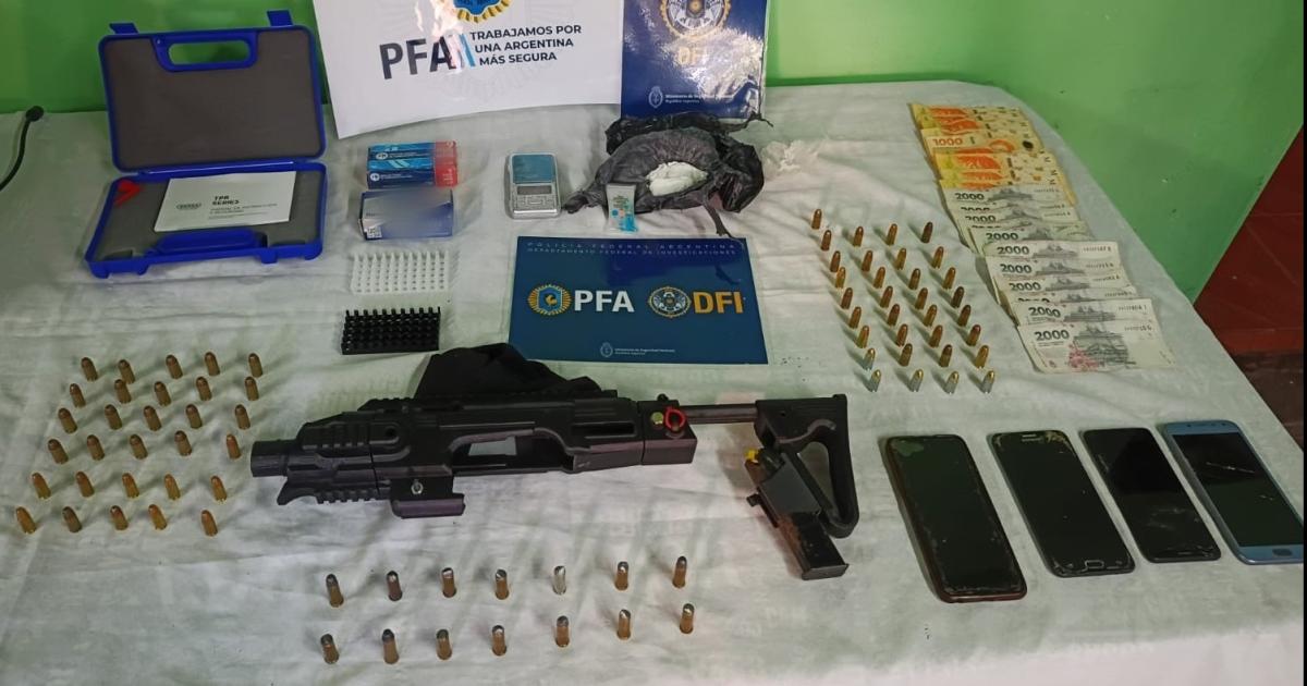 Los procedimientos que se realizaron de forma simultnea permitieron el arresto de dos hombres y dos mujeres (Foto El Liberal)