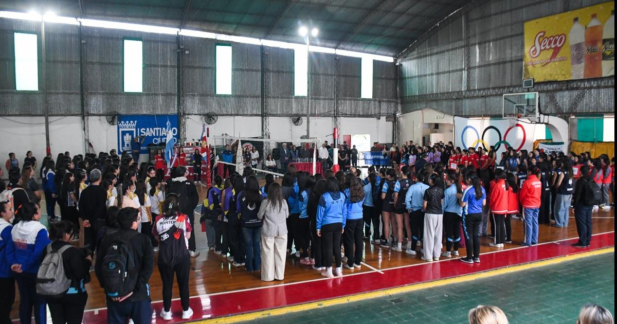 Arrancoacute el Regional Sub-14 de voacuteley con 300 jugadoras del NOA