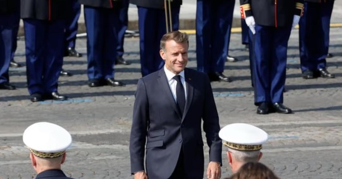 Emanuel Macron denuncia ataques hiacutebridos de Rusia