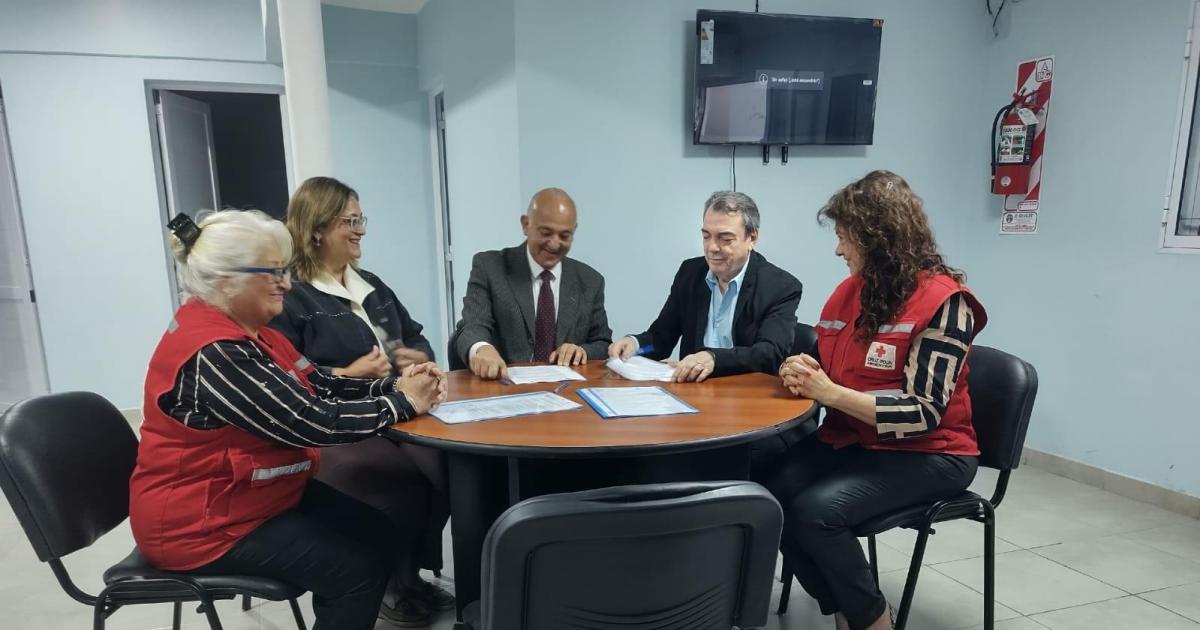 Convenio de cooperacioacuten entre la provincia y Cruz Roja