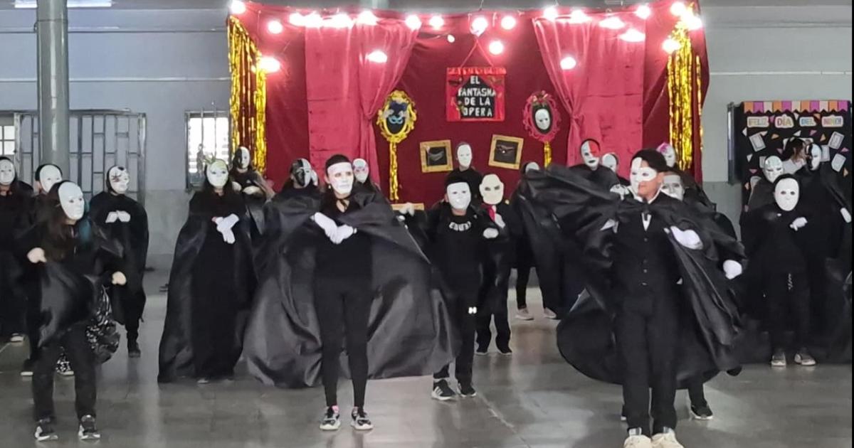 Importante puesta en escena de los estudiantes (Foto El Liberal)