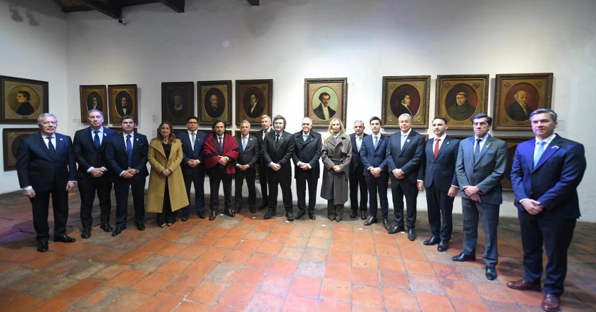 Javier Milei junto a 12 gobernadores en la Casa Histórica de Tucumn por el Día de la Indendencia