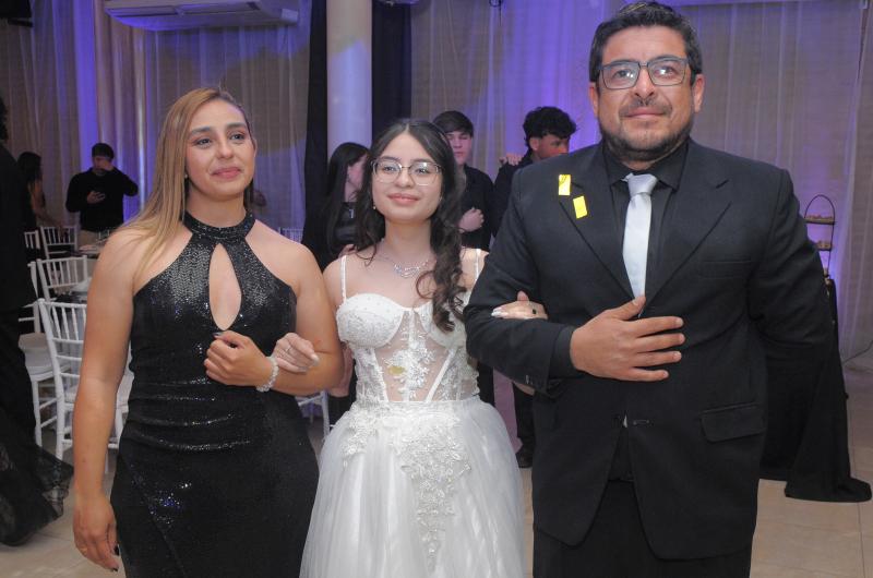 NOCHE FELIZ DE EMILIA