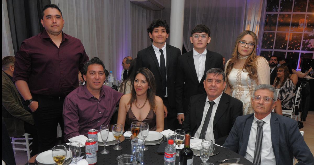 NOCHE FELIZ DE EMILIA