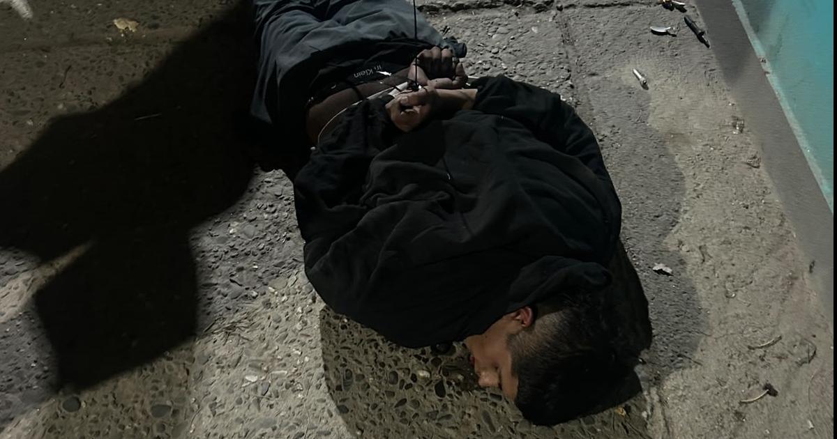 Vecinos detienen a Faquita- huiacutea con una rueda y una llave cruz