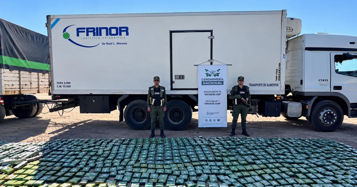 Efectivos del Escuadrón 55 Tucumn interceptaron el transporte sobre la Ruta Nacional N 9 Foto- Los Primeros