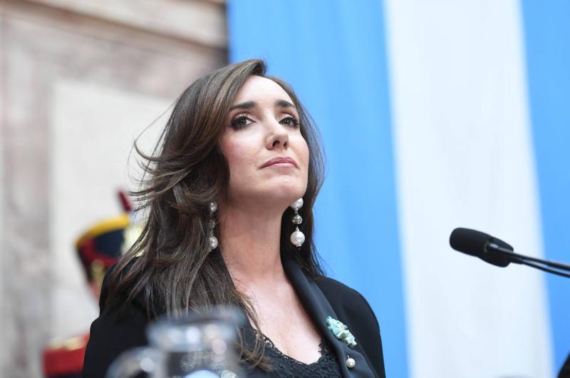 Lejos de esquivar la consulta la titular del Senado argumentó de forma tajante que su ausencia física (Foto Google)