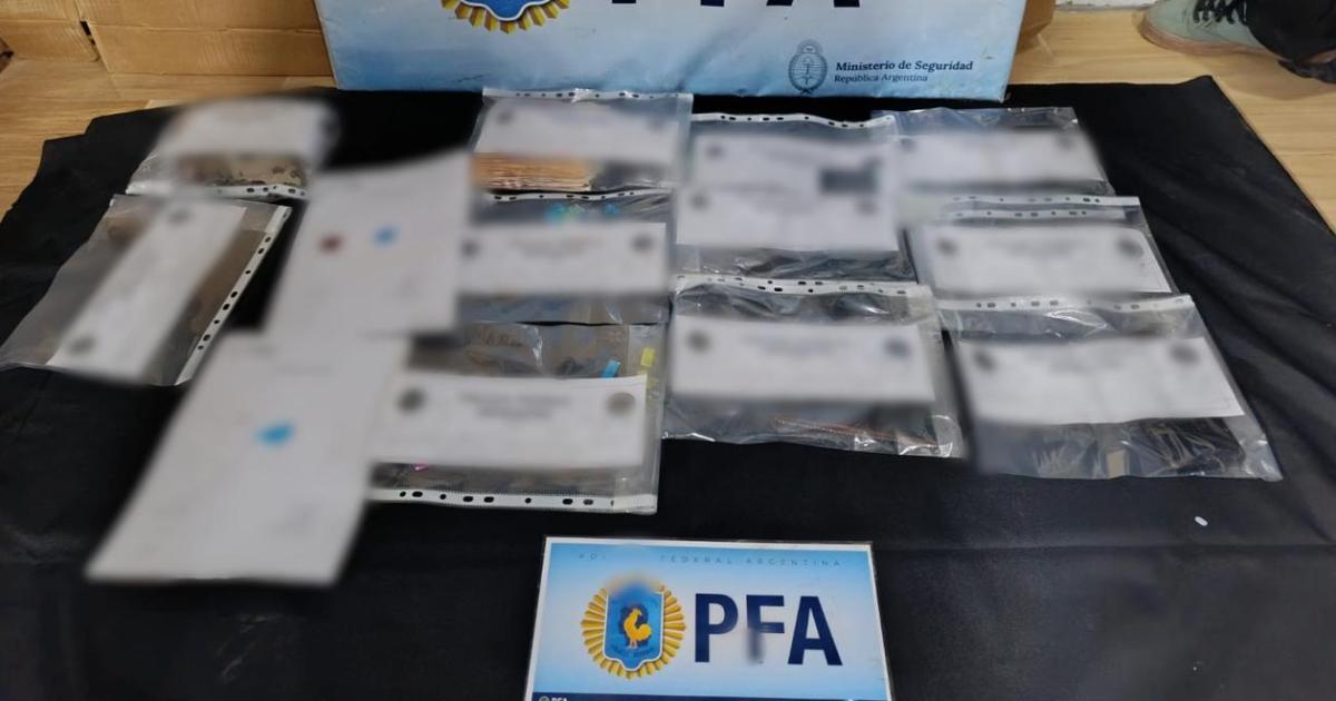 Cocaiacutena celulares y dinero- seis detenidos tras un operativo contra el narcomenudeo